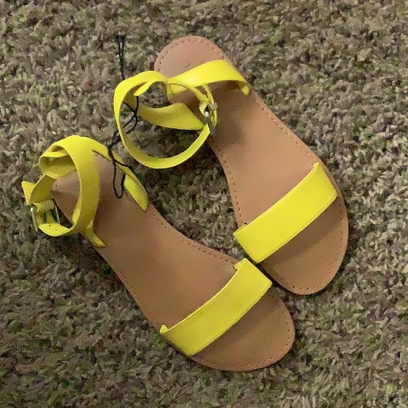 🍋🍋Ladies Forever 21 Flats🍋🍋 - Picture 1 of 4